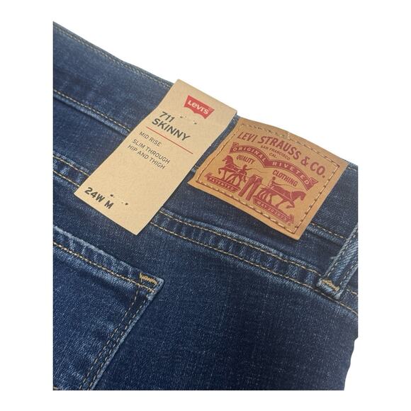 NWT Levi's 711 Women's 24W Mid Rise Slim Through Hip Thigh Skinny Blue Jeans - Picture 13 of 15